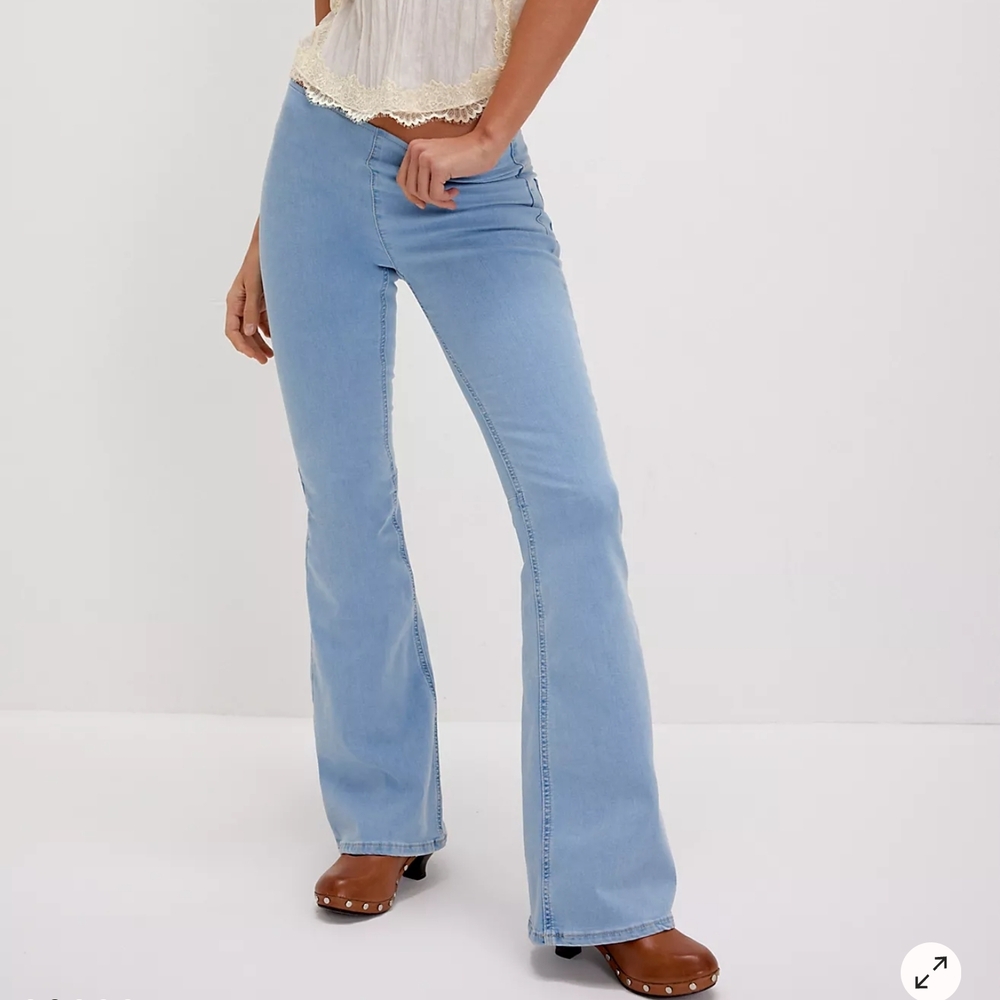 We The Free Twenty-nine Light Wash Penny Flare Pull On Jeans Size 29 Stretch